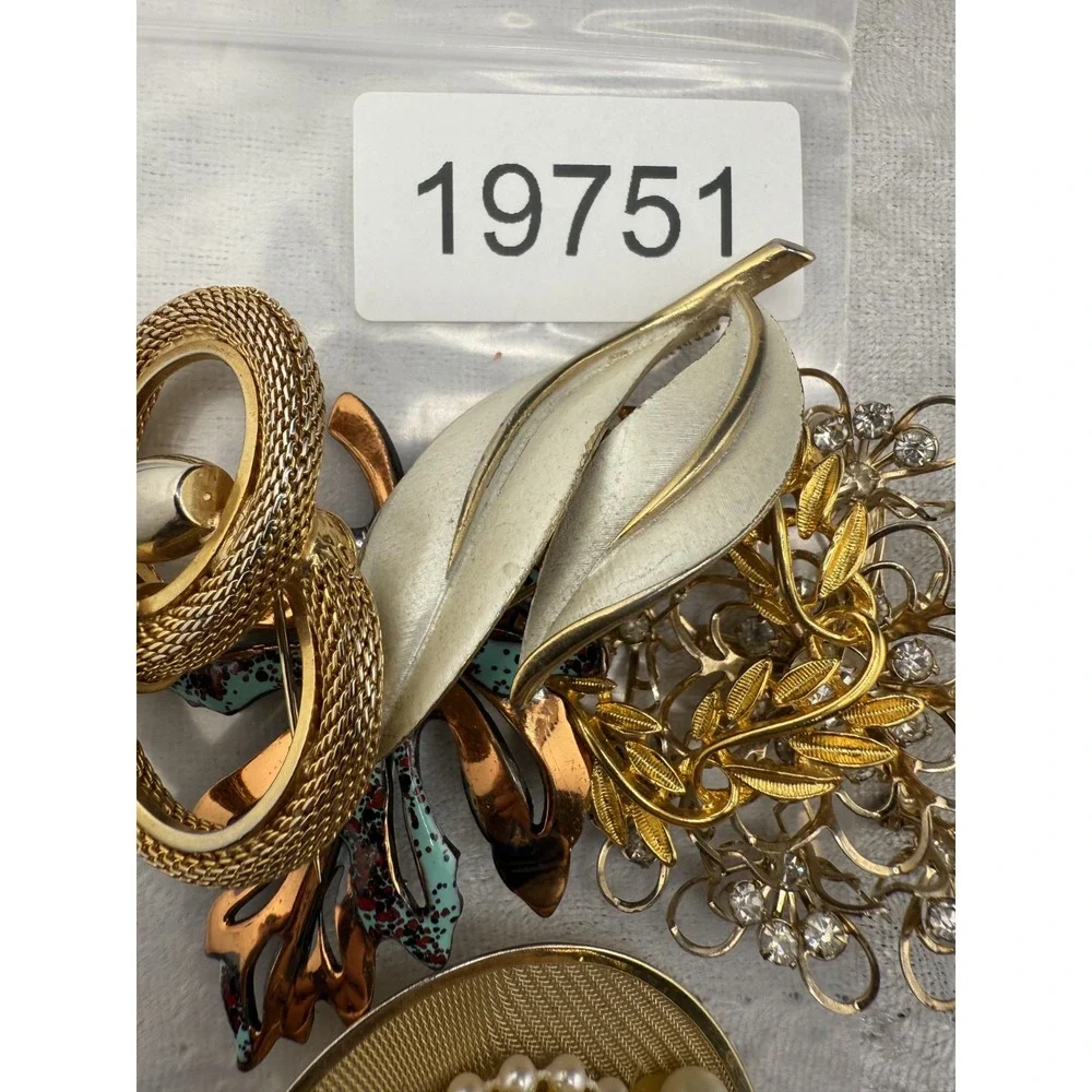 Vintage Brooch Lot Leaf‎ Hat Flower Gold Tone Some Signed